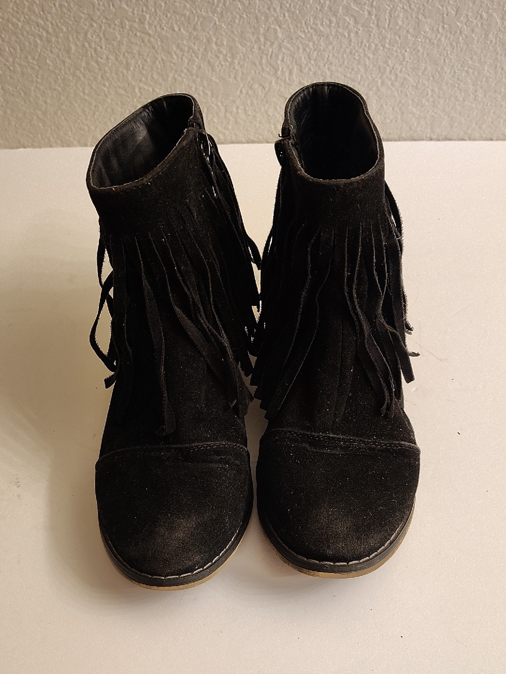 Breckelles Black Suede Fringe Ankle Booties 5S X